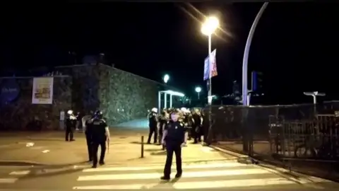 Nueve detenidos en la fiesta mayor de Sabadell (Barcelona), tres por agredir a policías Nueve detenidos en la fiesta mayor de Sabadell (Barcelona), tres por agredir a policías