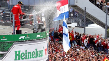 Charles Leclerc en los más alto del podio del GP de Italia 2019