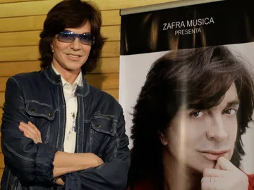 Camilo Sesto en una presentación musical. Camilo Sesto en una presentación musical.