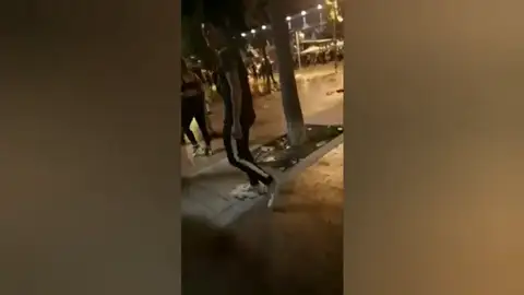 Las fiestas de Sabadell acaban con disturbios, contenedores quemados y nueve detenidos Las fiestas de Sabadell acaban con disturbios, contenedores quemados y nueve detenidos