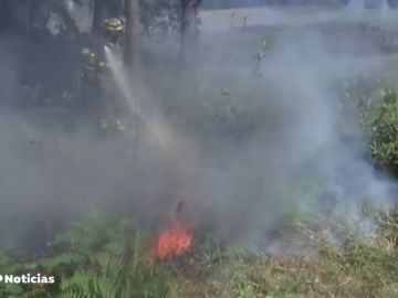 Estabilizado el incendio de Ribeira y controlado un fuego en Zas-Muíño (A Coruña)