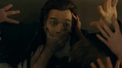 Ewan McGregor como Danny Torrance, el niño de 'El resplandor' Ewan McGregor como Danny Torrance, el niño de 'El resplandor'