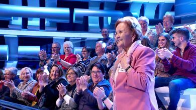 Palmira Gogó celebra su 82 cumpleaños en el plató de '¡Ahora caigo!': ¡Felicidades!