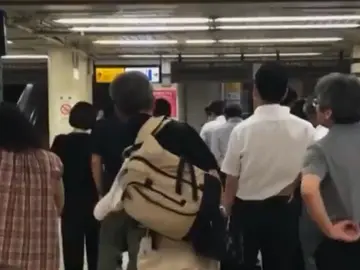 El tifón 'Faxai' toca tierra en Tokio con vientos superiores a los 200 kilómetros por hora El tifón 'Faxai' toca tierra en Tokio con vientos superiores a los 200 kilómetros por hora
