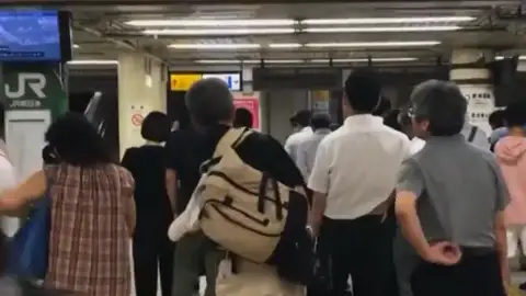 El tifón 'Faxai' toca tierra en Tokio con vientos superiores a los 200 kilómetros por hora El tifón 'Faxai' toca tierra en Tokio con vientos superiores a los 200 kilómetros por hora