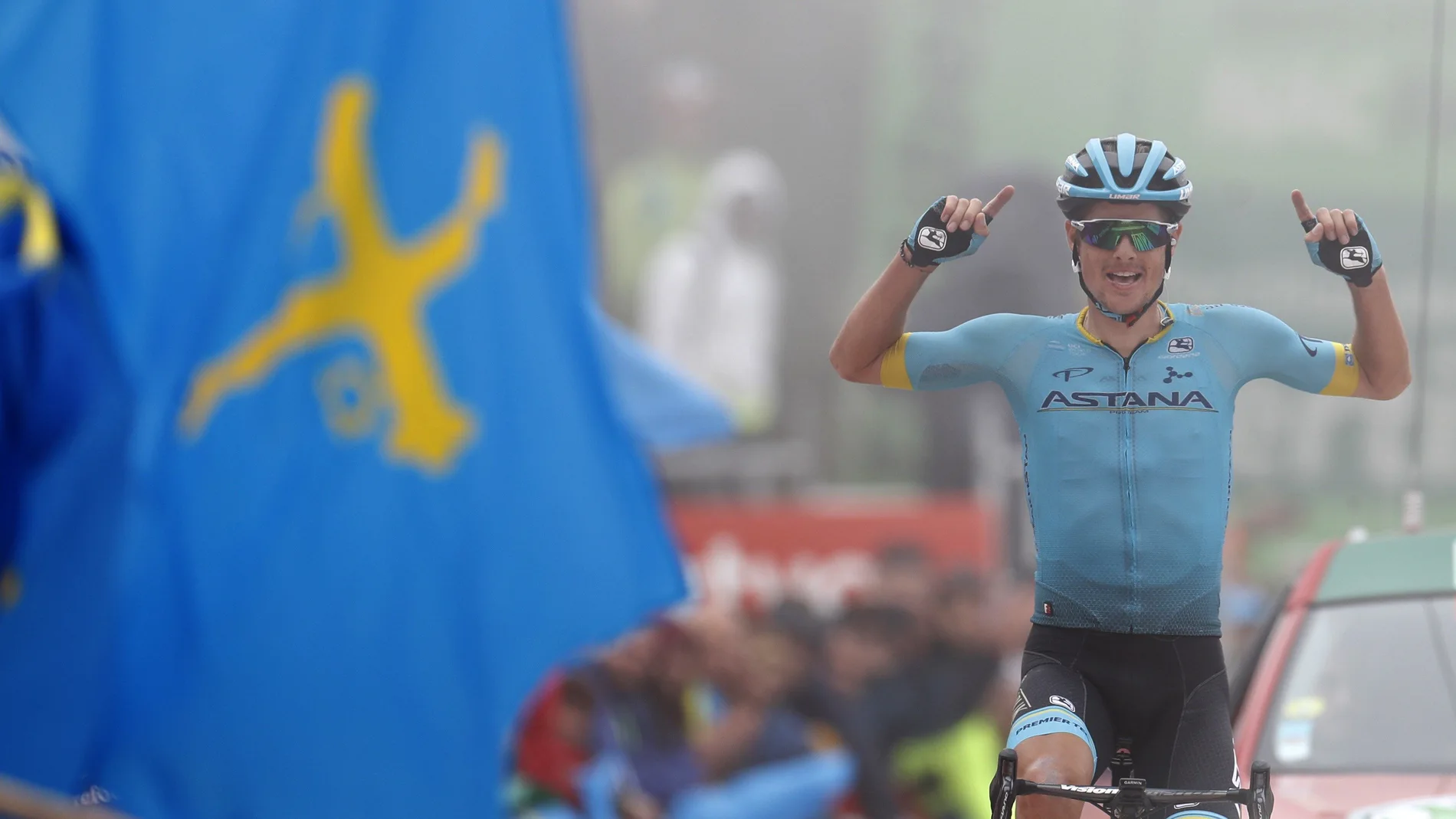 Jakob Fuglsang celebra su victoria en el Alto de la Cubilla Jakob Fuglsang celebra su victoria en el Alto de la Cubilla