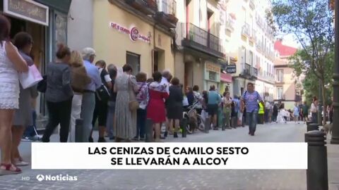  Miles de personas se despiden en Madrid a Camilo Sesto en la capilla ardiente