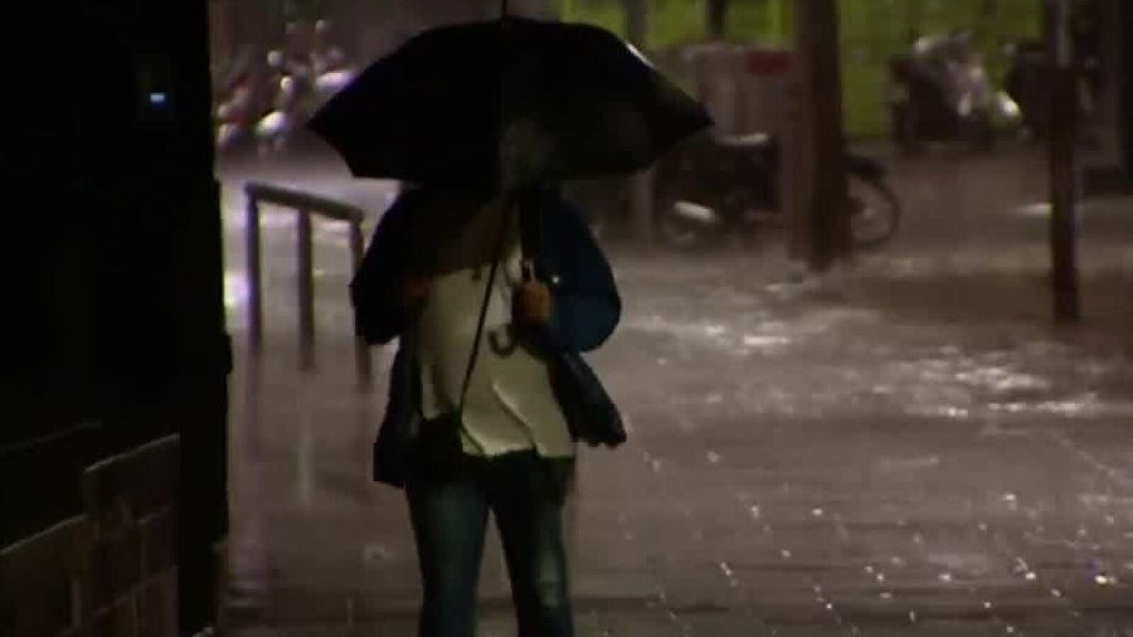 Fuertes lluvias y hasta 36.000 rayos en Cataluña con la llegada de la DANA