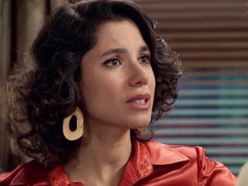 Jon regresa a España para hacer una inesperada proposición a Carolina Jon regresa a España para hacer una inesperada proposición a Carolina