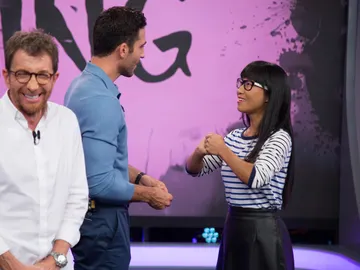 El curioso viaje de Yibing a Corea del Norte con un grupo de jubilados El curioso viaje de Yibing a Corea del Norte con un grupo de jubilados