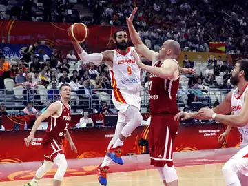 Ricky Rubio, en acción ante Polonia Ricky Rubio, en acción ante Polonia
