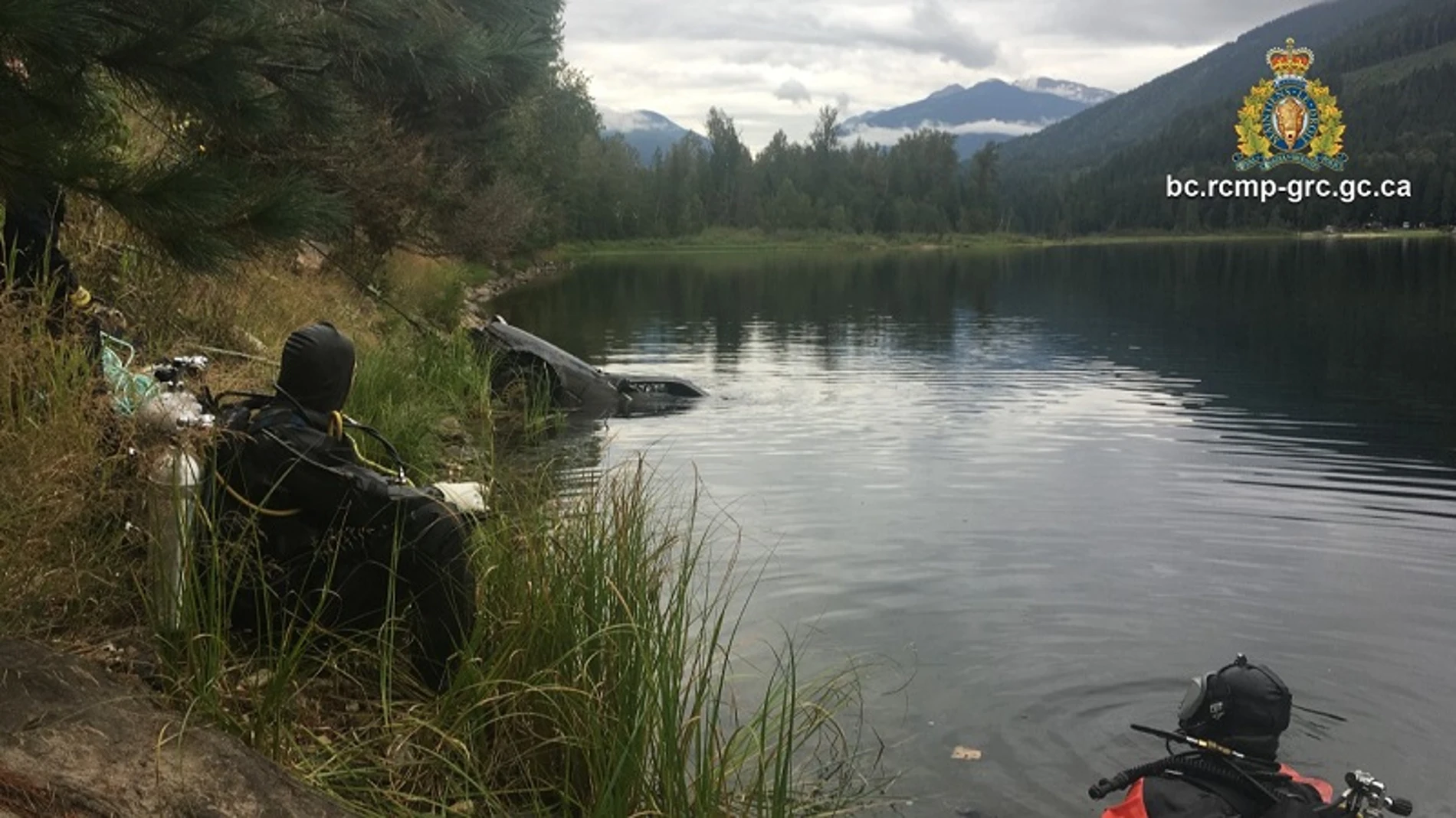 Policía canadiense en busca de una mujer desaparecida en un lago Policía canadiense en busca de una mujer desaparecida en un lago