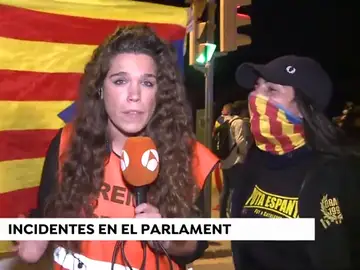 Increpan a una periodista de Antena 3 Noticias en los altercados tras la Diada Increpan a una periodista de Antena 3 Noticias en los altercados tras la Diada