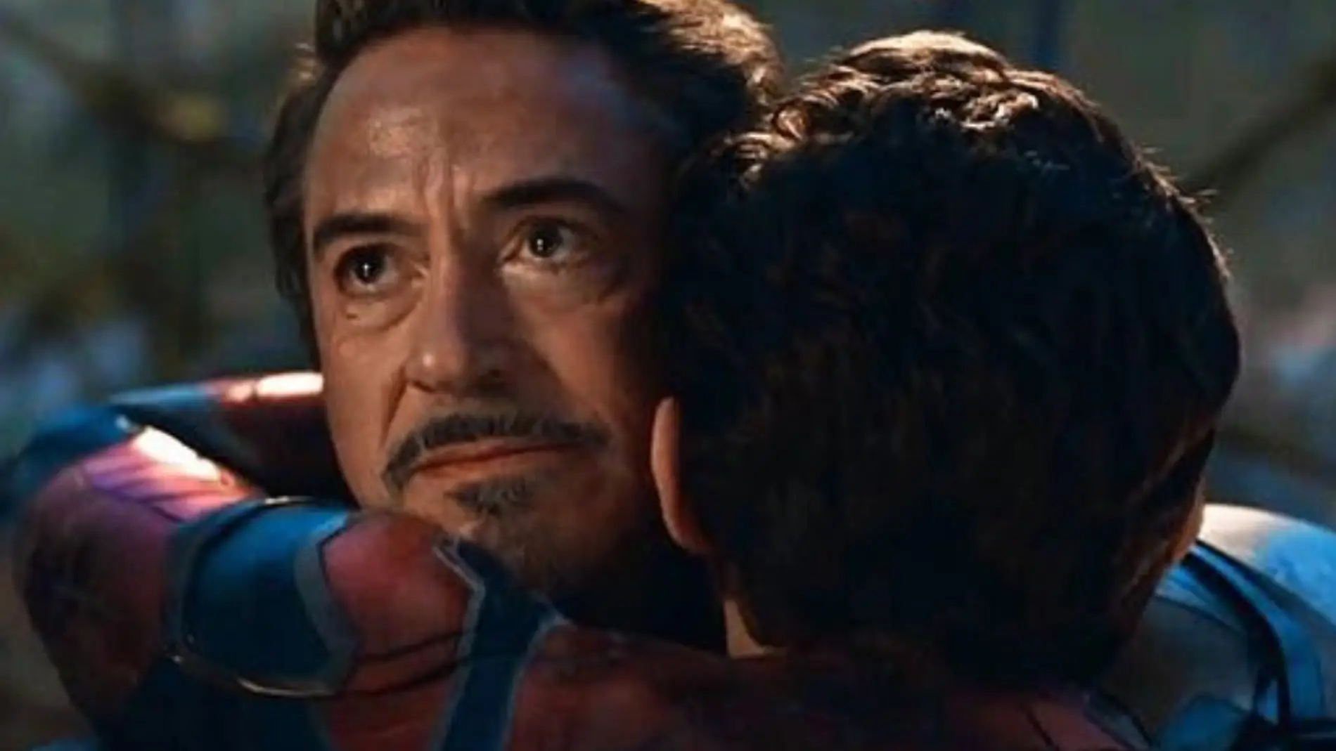 Robert Downey Jr. (Iron Man) y Tom Holland (SpiderMan)