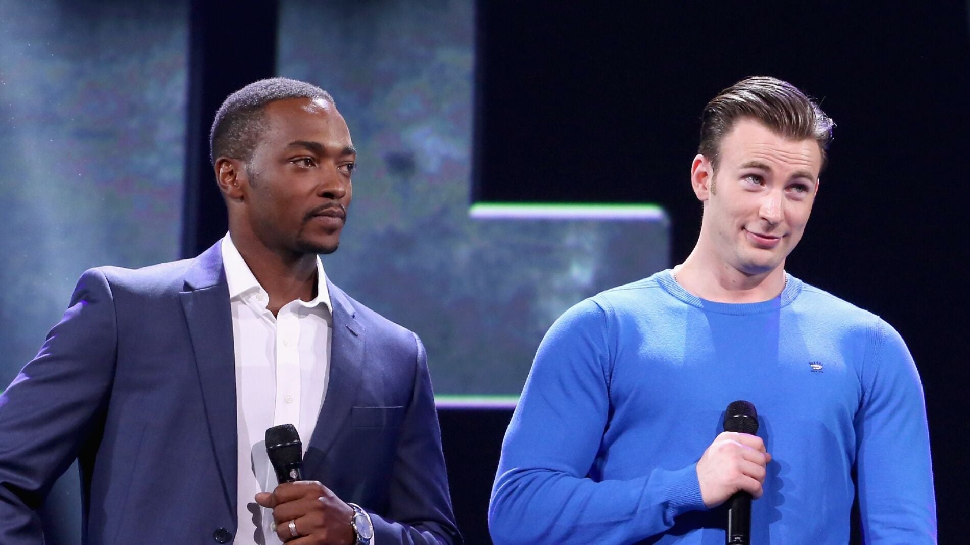 Anthony Mackie (Falcon) y Chris Evans (Capit&aacute;n Am&eacute;rica)