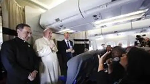 Duro mensaje del Papa a sus críticos Gira África