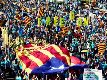 Miles de personas se concentranen Barcelona durante la manifestación independentista Miles de personas se concentranen Barcelona durante la manifestación independentista