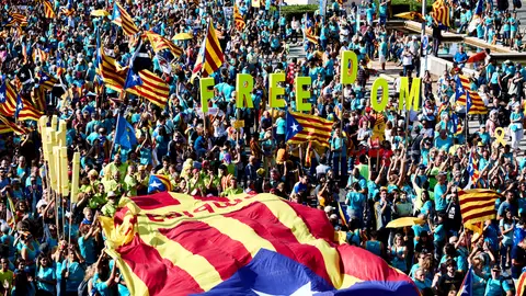 Miles de personas se concentranen Barcelona durante la manifestación independentista Miles de personas se concentranen Barcelona durante la manifestación independentista