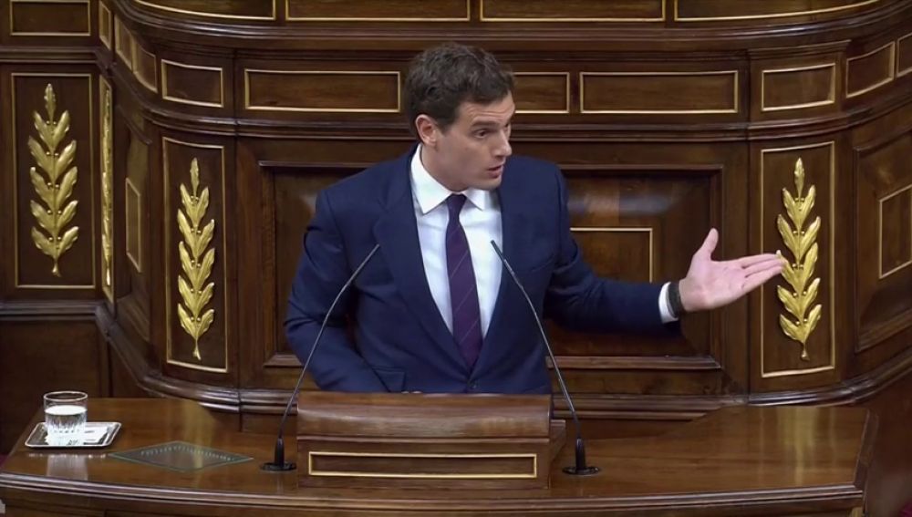 Sánchez invita a Rivera a sentarse a negociar y el líder de Cs acepta pero sólo para aplicar el 155 en Cataluña