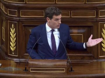 Sánchez invita a Rivera a sentarse a negociar y el líder de Cs acepta pero sólo para aplicar el 155 en Cataluña