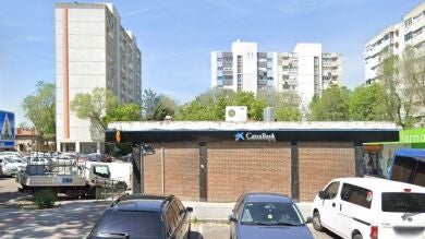 Dos encapuchados atracan a punta de pistola un banco en Madrid