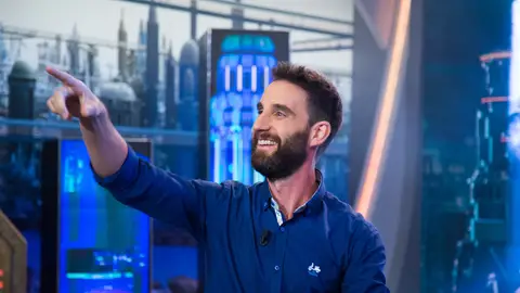 Dani Rovira desvela en ‘El Hormiguero 3.0’ su increíble truco para posturear en Instagram Dani Rovira desvela en ‘El Hormiguero 3.0’ su increíble truco para posturear en Instagram