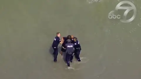 Detención en una playa de Los Ángeles Detención en una playa de Los Ángeles