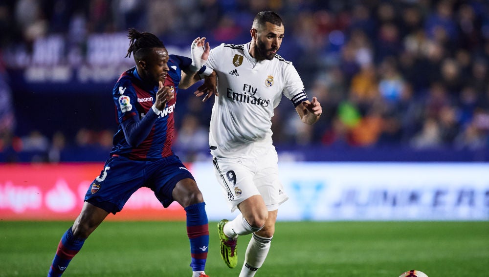 Karim Benzema y Cheick Ives Doukoure