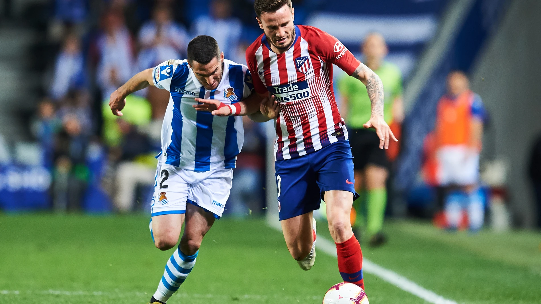 Saúl Ñíguez y Joseba Zaldua durante el partido entre la Real Sociedad y el Atlético de Madrid Saúl Ñíguez y Joseba Zaldua durante el partido entre la Real Sociedad y el Atlético de Madrid