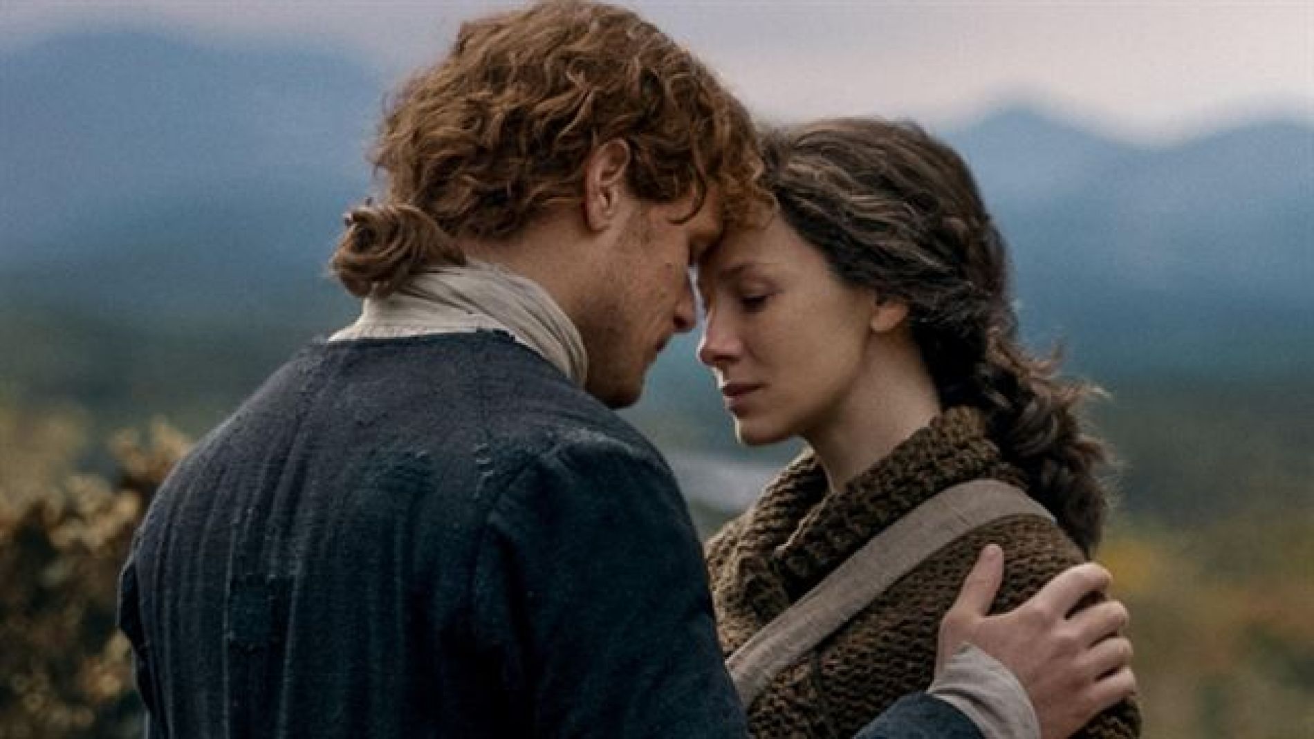 Sam Heughan y Caitriona Balfe como Claire y Jamie Fraser en 'Outlander'