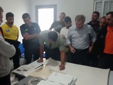 La Guardia Civil coordina a voluntarios para encontrar a un submarinista  en Barbate