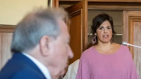 Teresa Rodríguez frente al empresario acusado Teresa Rodríguez frente al empresario acusado