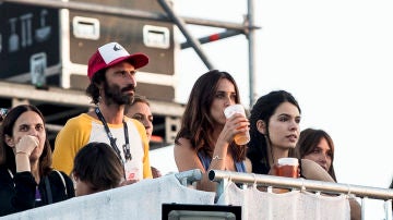 Macarena García junto a Leiva y Claudia Traisac Macarena García junto a Leiva y Claudia Traisac