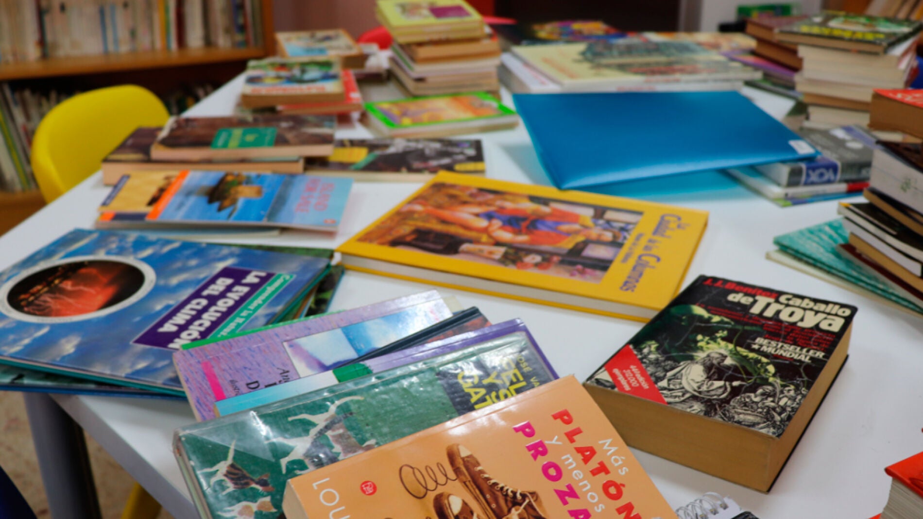 Libros en una mesa