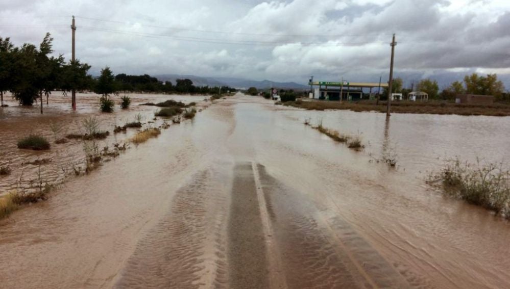Las fuertes lluvias arrasan Almansa (Albacete)