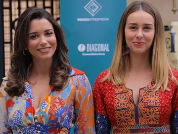 Carol Rovira y Paula Usero en la presentación de la octava temporada de 'Amar es para siempre' Carol Rovira y Paula Usero en la presentación de la octava temporada de 'Amar es para siempre'