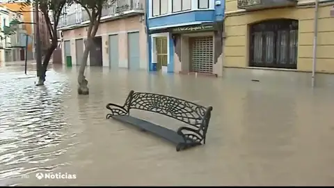 El río Segura se desborda a su paso por la ciudad alicantina de Orihuela El río Segura se desborda a su paso por la ciudad alicantina de Orihuela