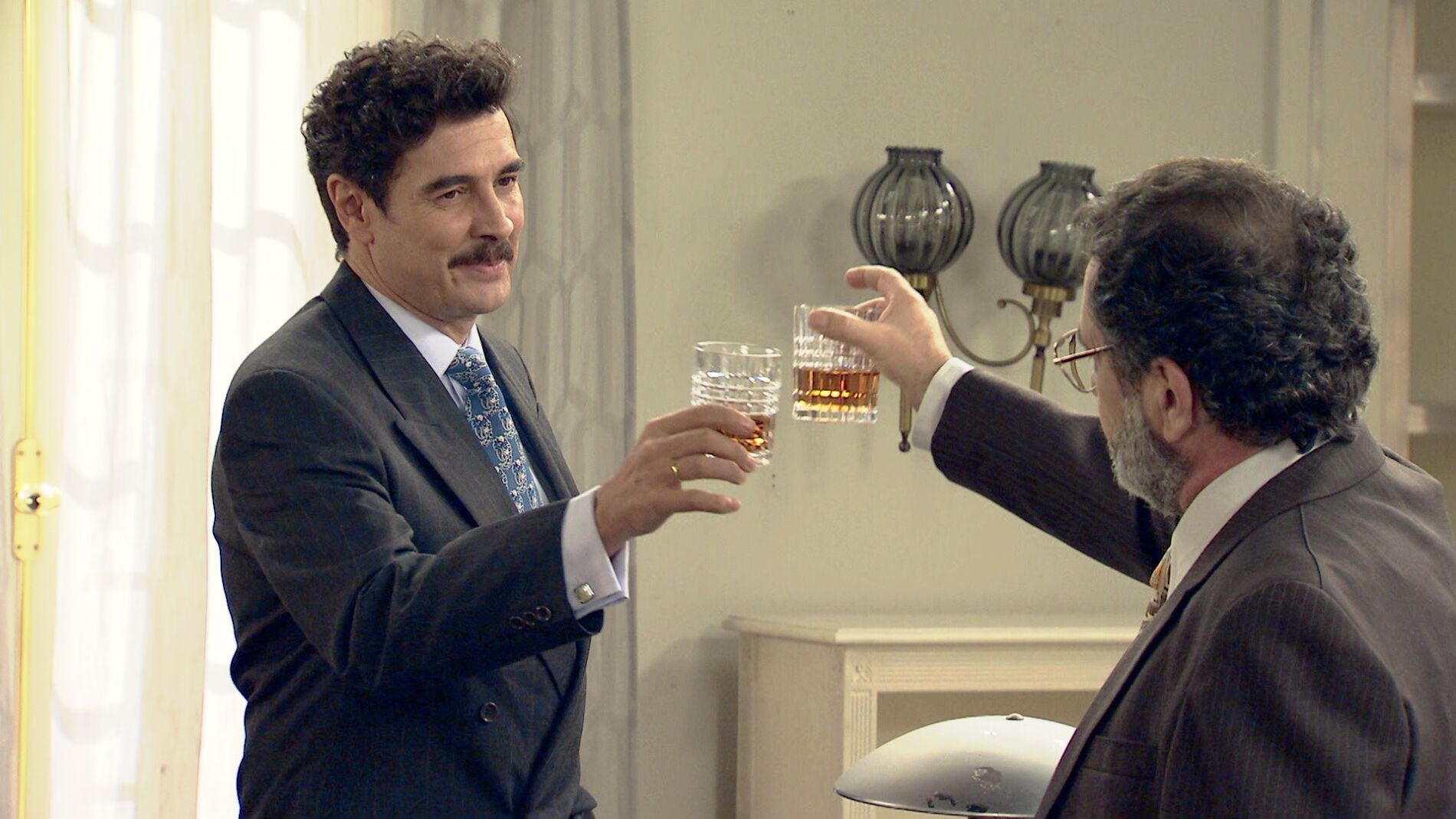 &lsquo;Amar es para siempre&rsquo;: Armando &lsquo;Maquiavelo&rsquo; Ord&oacute;&ntilde;ez brinda por el enga&ntilde;o con el que se ha hecho con el hotel La Estrella 