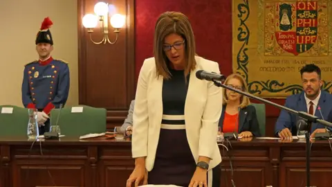 La alcaldesa socialista de Móstoles, Noelia Posse, jura su cargo La alcaldesa socialista de Móstoles, Noelia Posse, jura su cargo