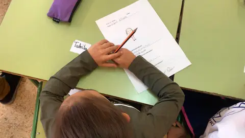 Una niña en clase Una niña en clase