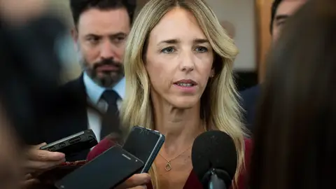 Cayetana Álvarez de Toledo renunciaría a liderar la candidatura en Barcelona en favor de Arrimadas como “gesto de compromiso con España Suma” Cayetana Álvarez de Toledo renunciaría a liderar la candidatura en Barcelona en favor de Arrimadas como “gesto de compromiso con España Suma”