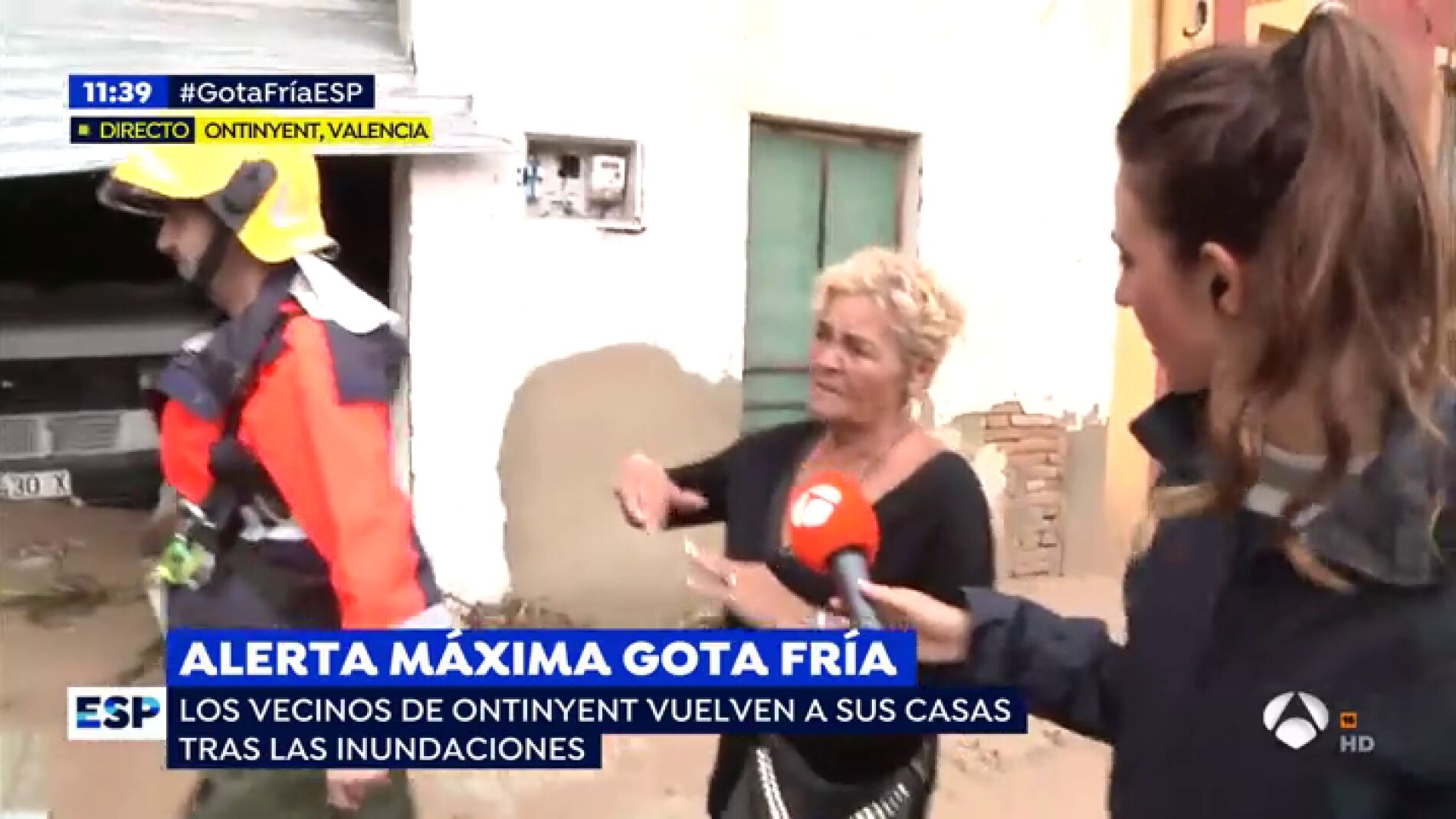 Acompañamos a una vecina de Ontinyent a ver su casa por primera vez tras el paso de la DANA