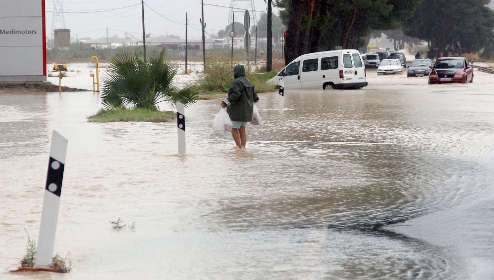 Entrada Norte de Orihuela por la N-340, cortada debido a las lluvias.