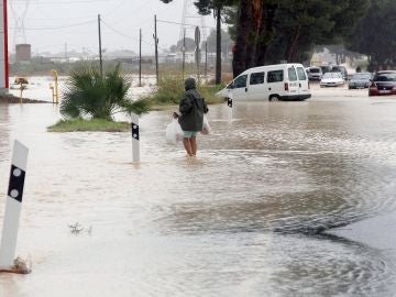 Entrada Norte de Orihuela por la N-340, cortada debido a las lluvias.