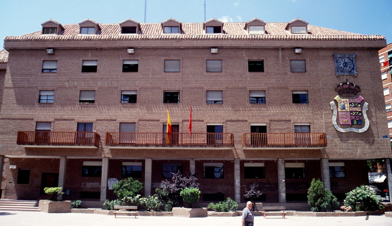 Fachada principal del Ayuntamiento de Móstoles Fachada principal del Ayuntamiento de Móstoles
