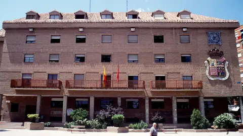 Fachada principal del Ayuntamiento de Móstoles Fachada principal del Ayuntamiento de Móstoles