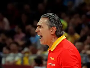 Sergio Scariolo, en tensión durante el partido Sergio Scariolo, en tensión durante el partido