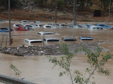 Coches inundados en Orihuela