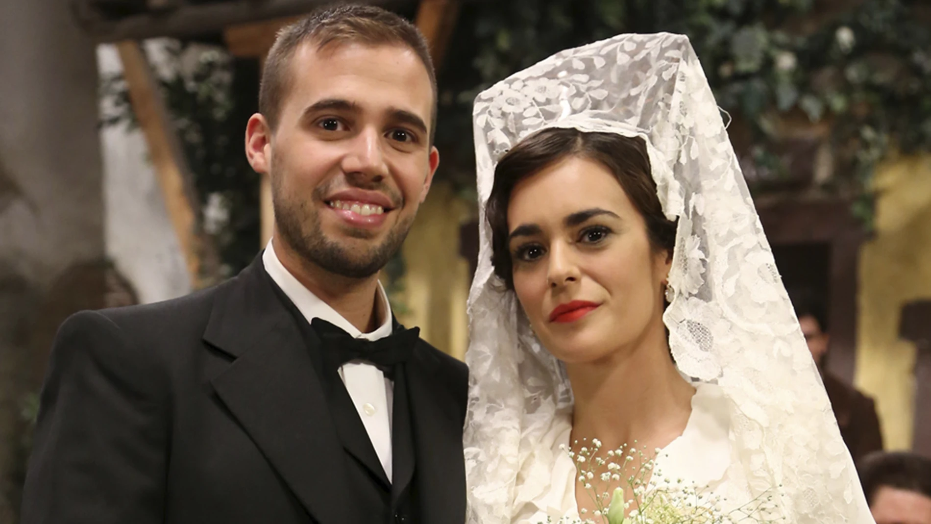 Hipólito y Gracia el día de su boda en 'El secreto de Puente Viejo'