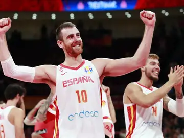 Víctor Claver celebra el pase a la final del Mundial 2019 Víctor Claver celebra el pase a la final del Mundial 2019